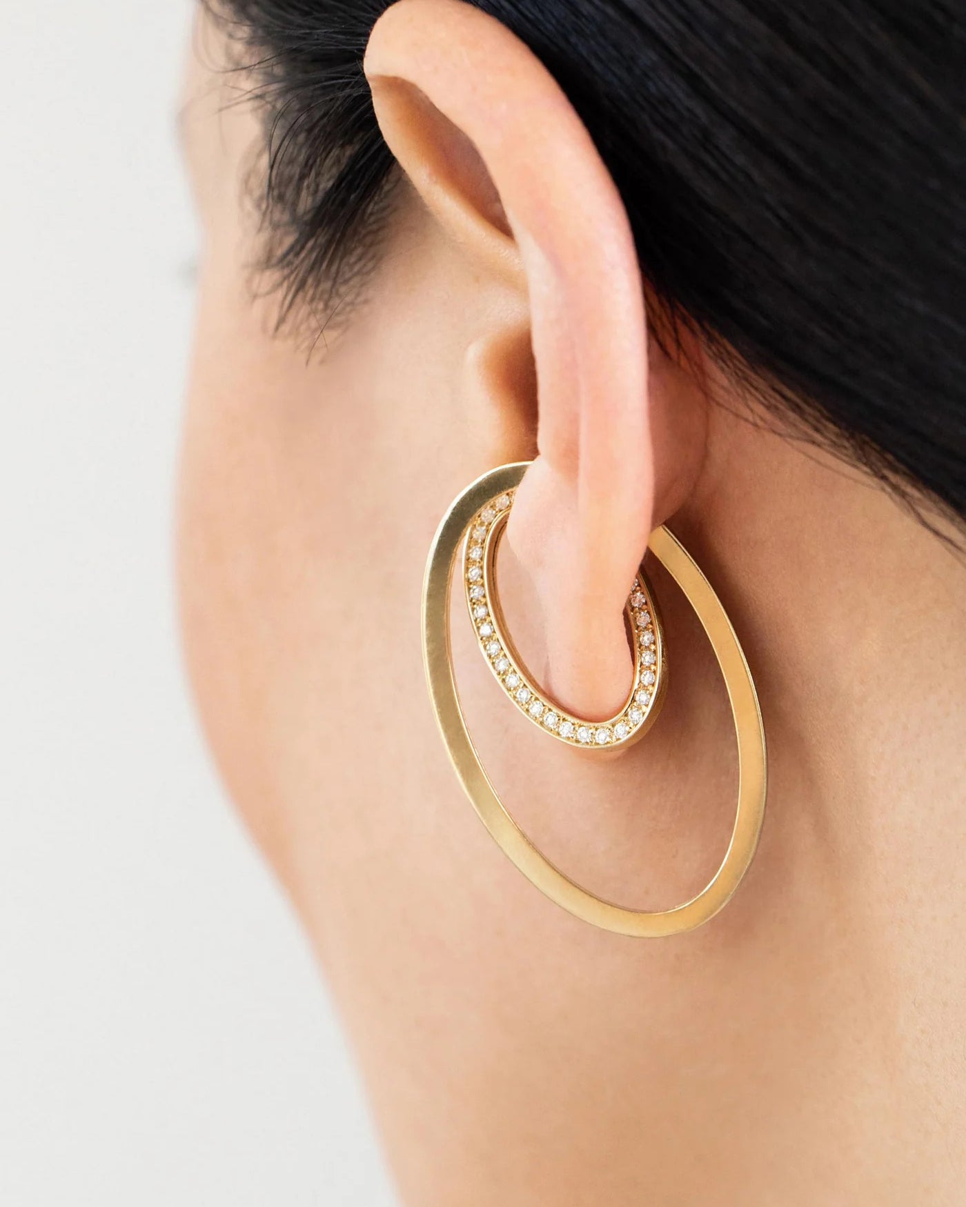 Earcuff oval con diamante