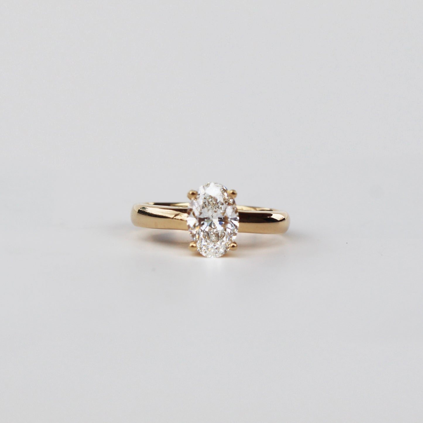 Solitario de diamante Oval