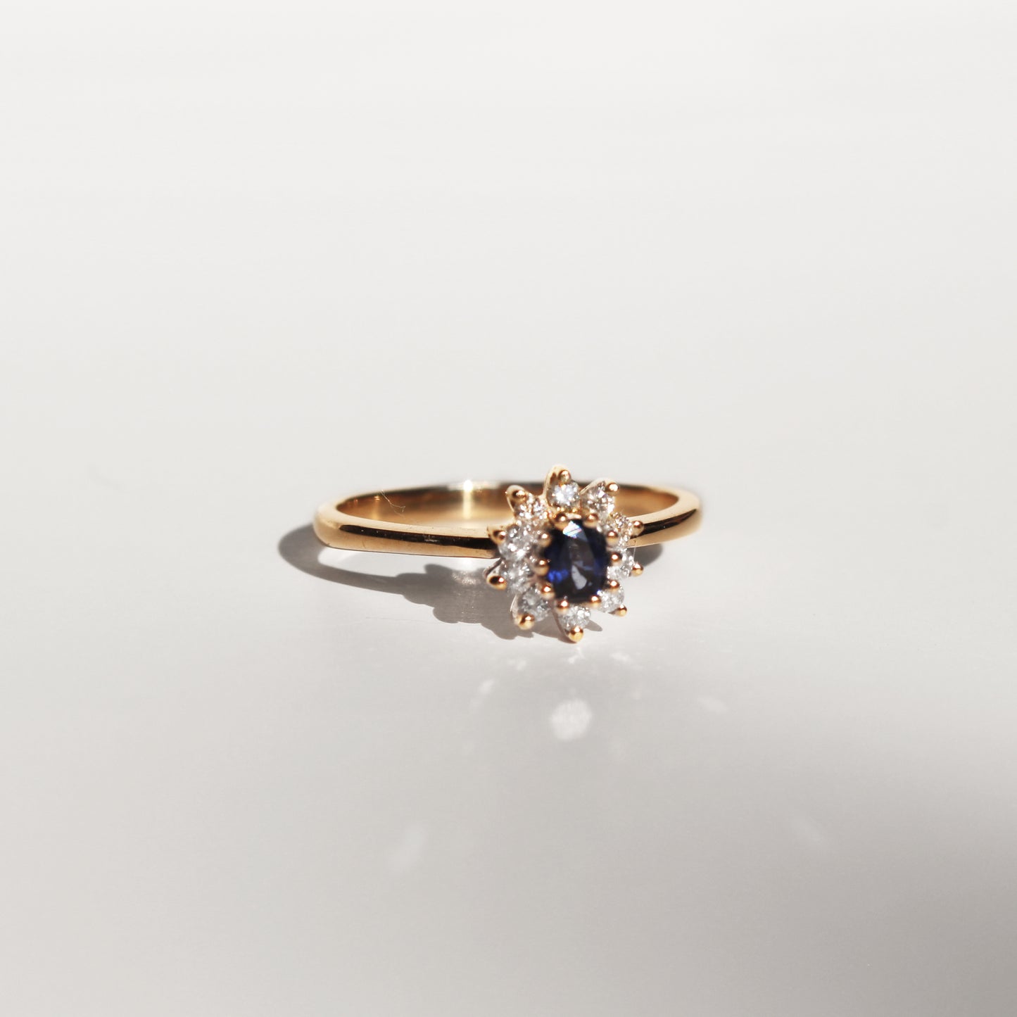 Anillo con halo de diamantes, tamaño pequeño 50% Nancy