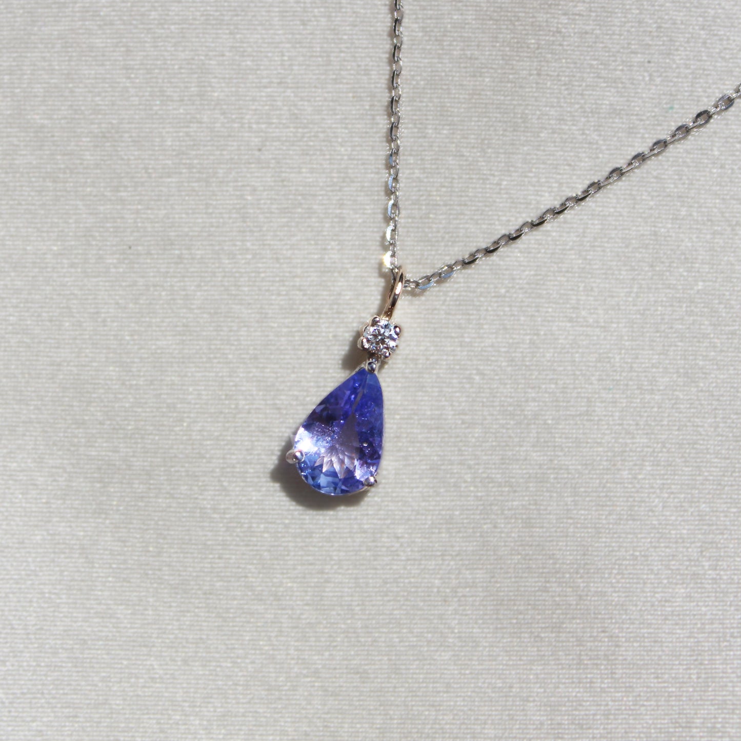 Collar de piedra gota y diamante