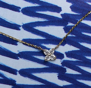 Collar con 4 diamantes