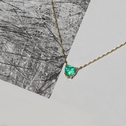 Collar con esmeralda colombiana, corte corazón