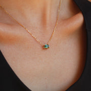 Collar con esmeralda, corte esmeralda