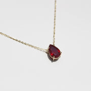 Collar con rubí gota