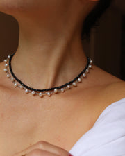 Collar de espinela negra