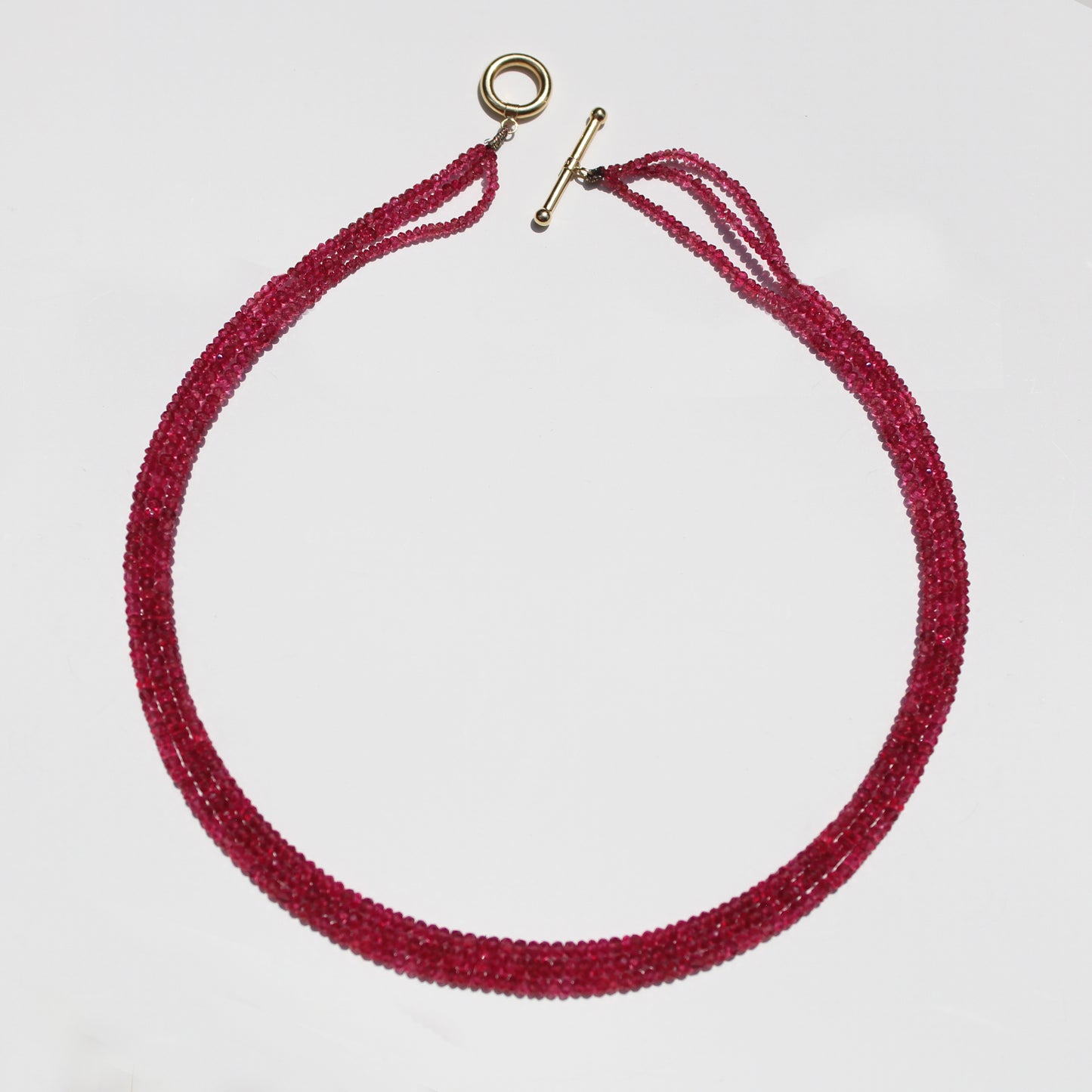 Collar de rubí, 3 hilos