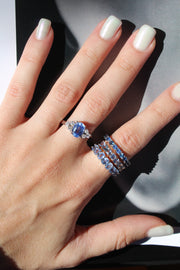 Anillo con zafiro central