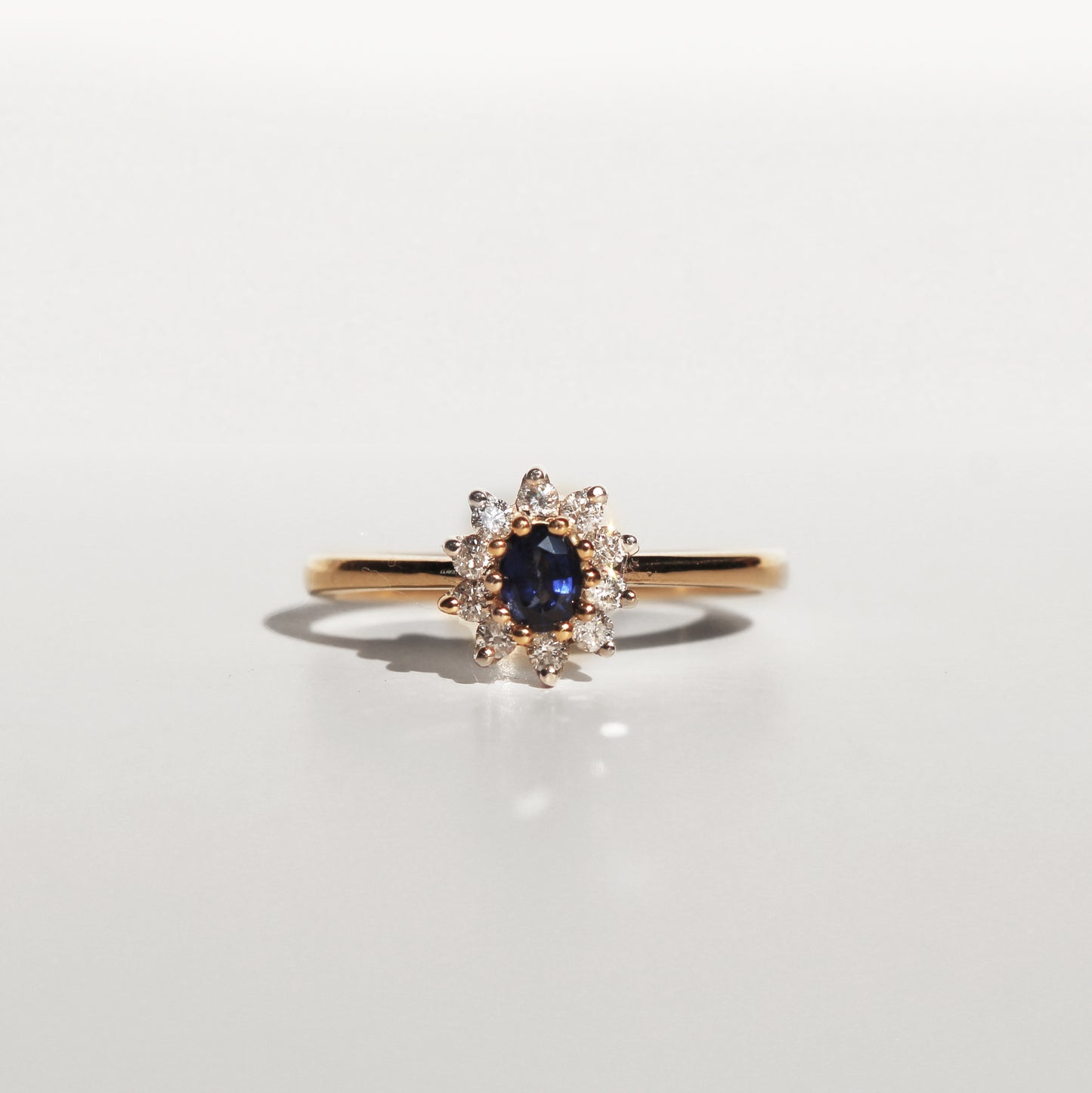 Anillo con halo de diamantes, tamaño pequeño 50% Nancy
