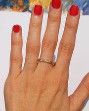 Argolla media caña con diamantes