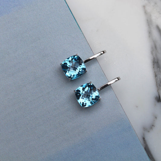 Aretes con topacio