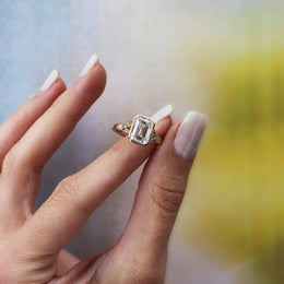 Anillo Mariana 2- Diamante esmeralda