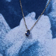 Collar con zafiro gota