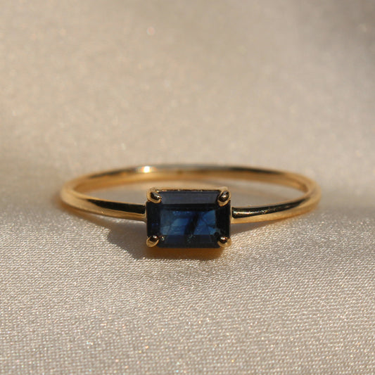 Anillo de zafiro baguette