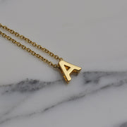 Collar Maia - Inicial en chapa de oro