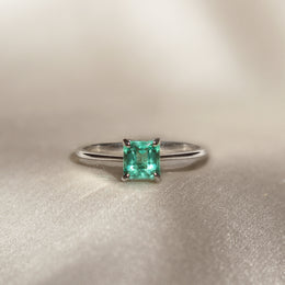 Anillo con esmeralda colombiana