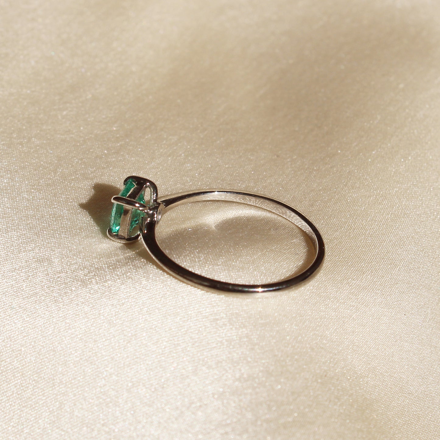 Anillo con esmeralda corte esmeralda 0.35ct a 0.85ct