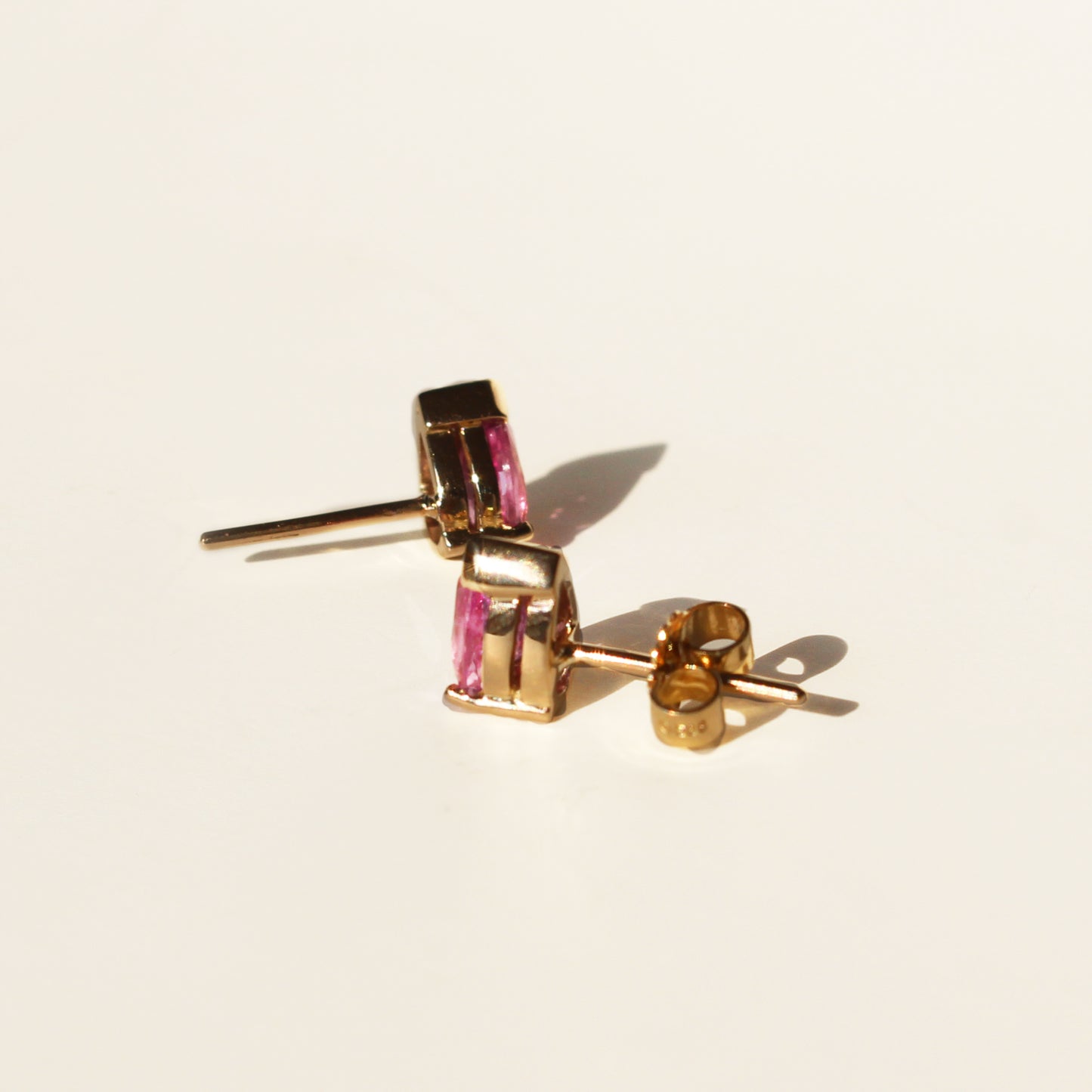 Aretes de zafiro rosa