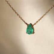 Collar con esmeralda gota 0.50-0.60ct