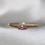 Anillo Marquise, con piedra de color